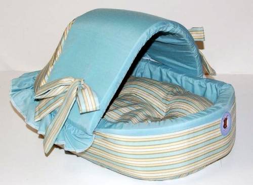 liegebett und h�hle hellblau gestreift